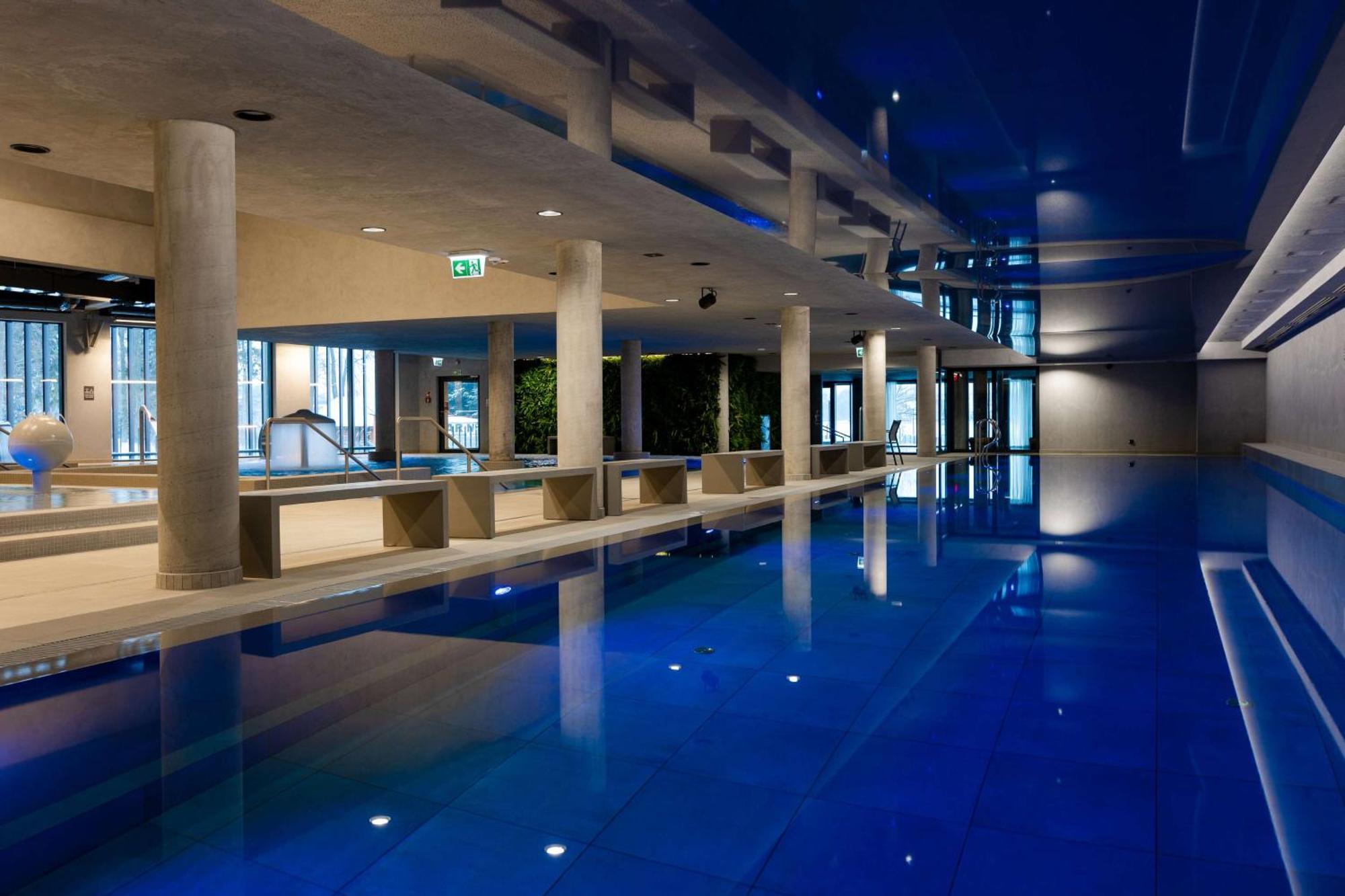 Radisson Blu Resort & Conference Center, Ostroda Mazury Exterior foto The pool at the hotel