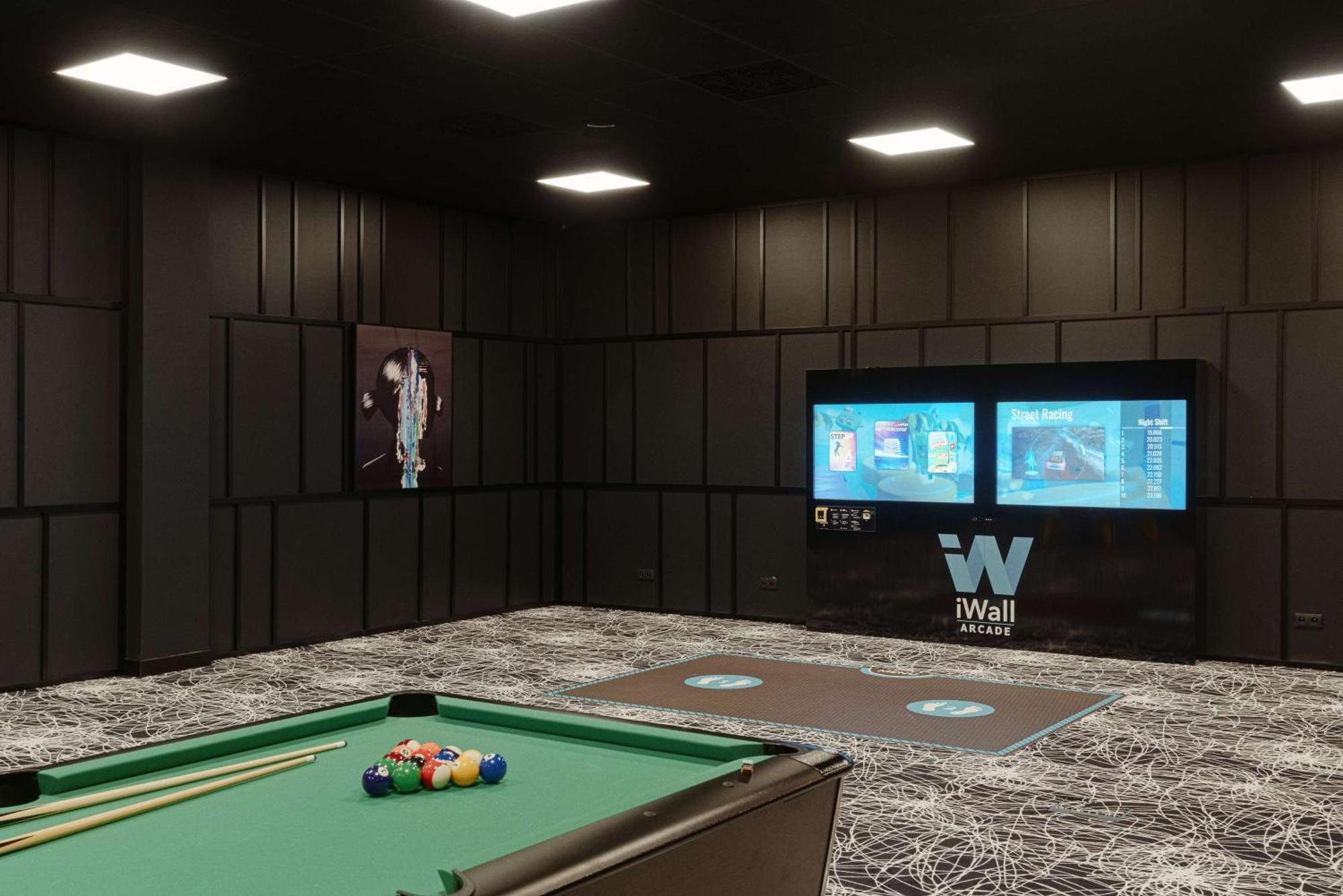Radisson Blu Resort & Conference Center, Ostroda Mazury Exterior foto A pool table with a wall mounted TV